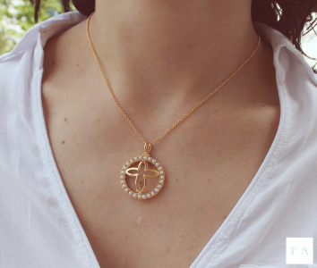 COLLAR EN PLATA CON CRUZ 2